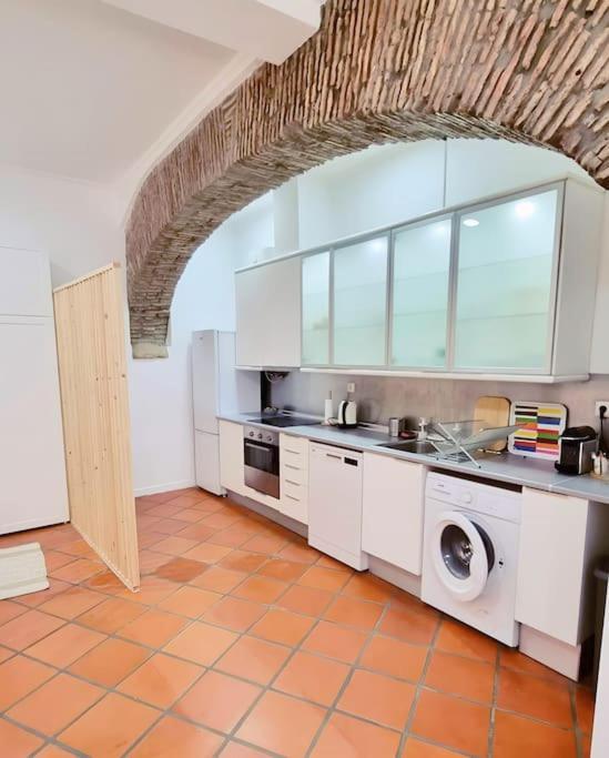 Apartment Spacieux A Alfama, A Deux Pas Du Chateau *